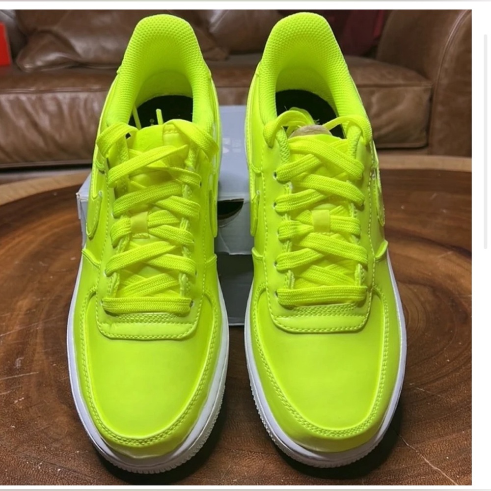 29: Nike: Air Force 1 LV8 UV (GS) Size: 6Y